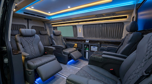 Antalya VIP transfer aracının konforlu iç mekânı